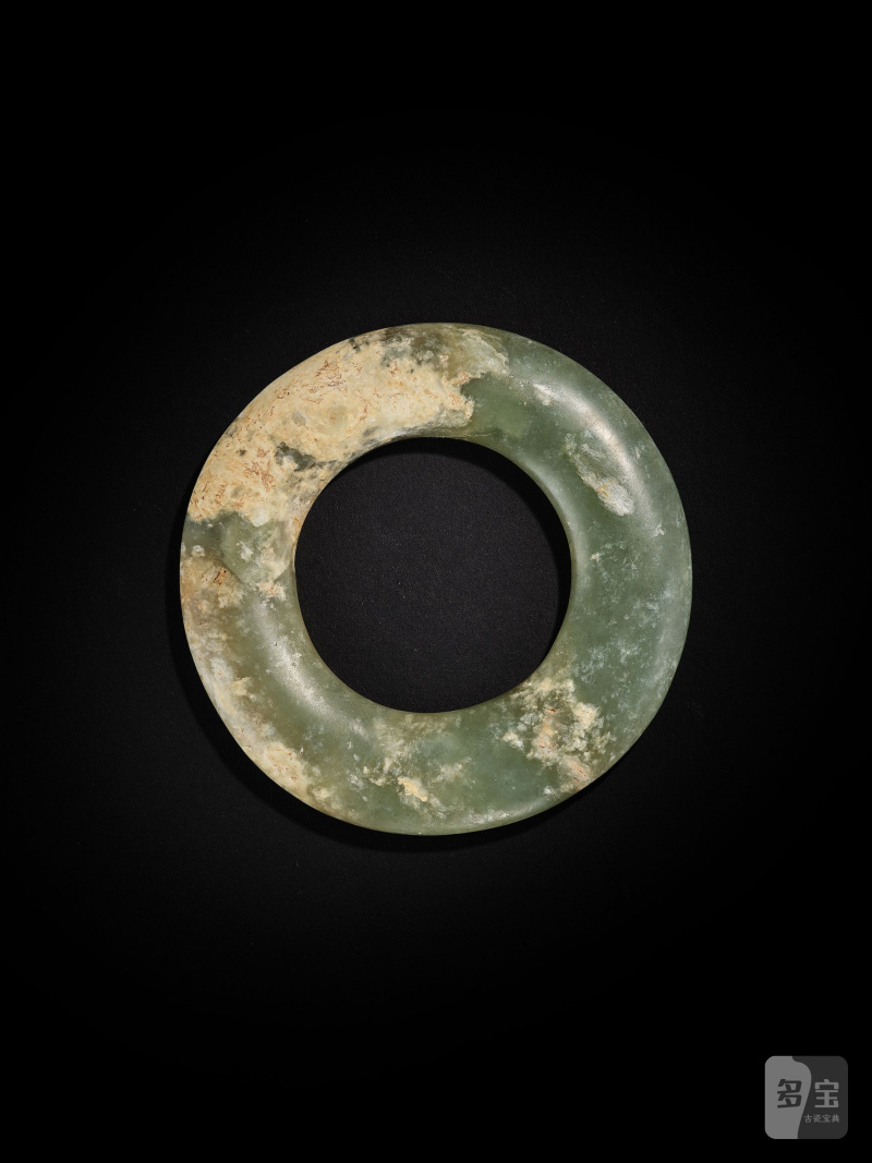 青玉素面環 | A PALE GREEN JADE RING - 图2